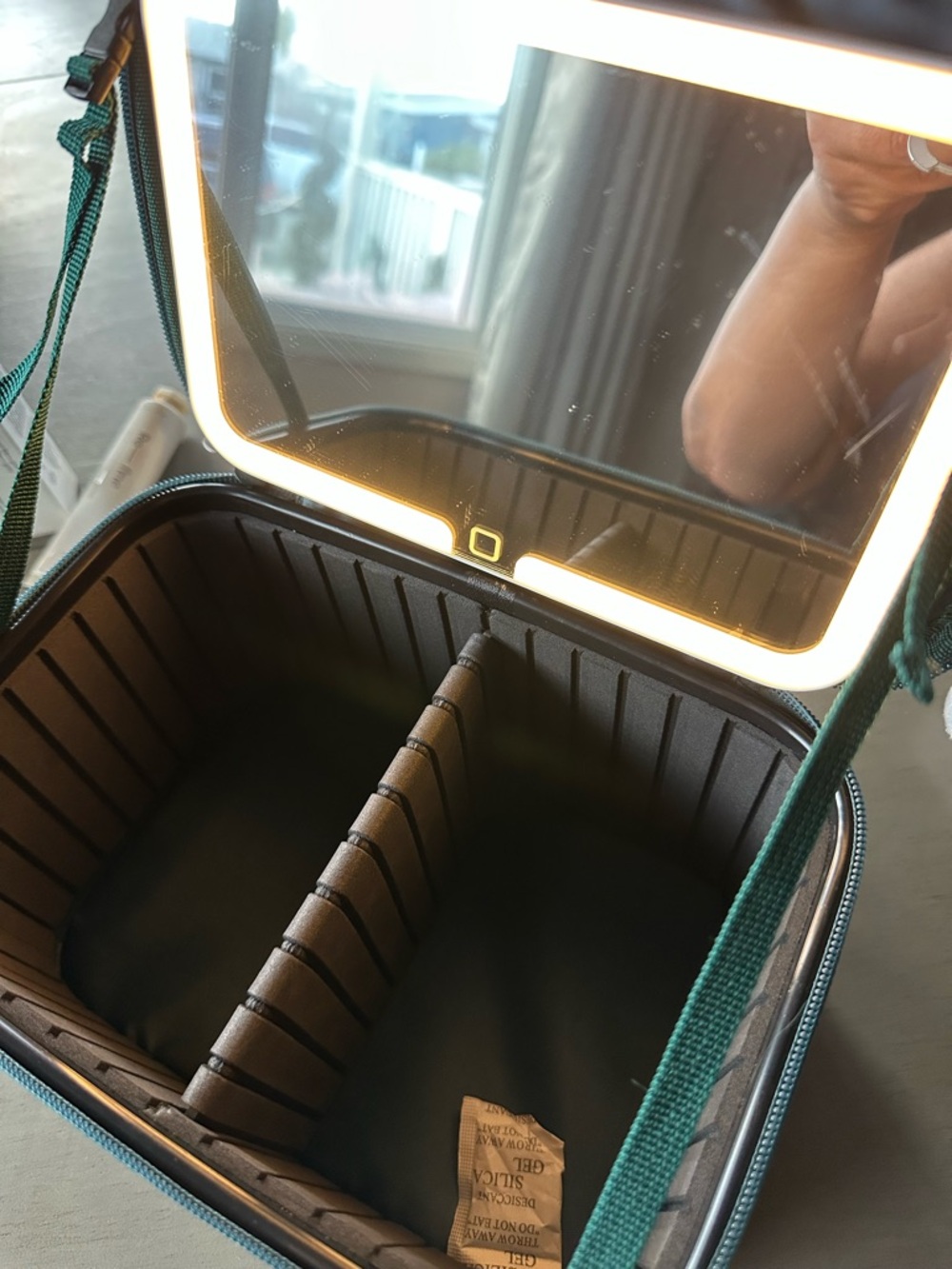 GREEN Lighted Makeup Train Case USB C Charging Adjustable Storage